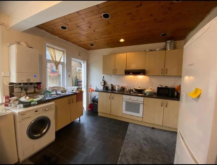 Best Room- Near London Luton Airport And Close To Restaurants Shops And Dunstable Hospital-1